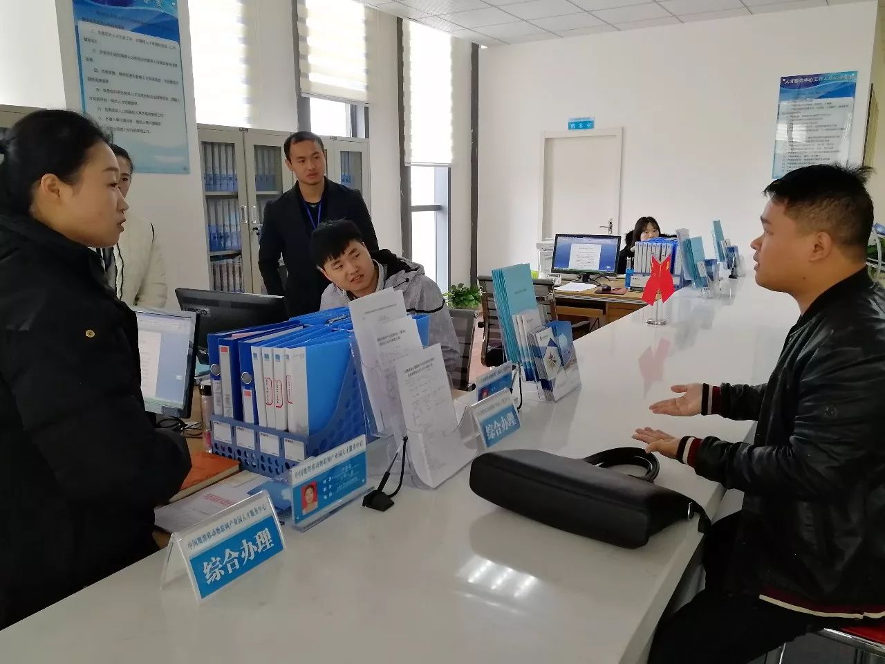 科技賦能創(chuàng)新——江西省委組織部副部長(zhǎng)徐忠一行考察鷹潭頤高移動(dòng)物聯(lián)網(wǎng)創(chuàng)業(yè)園科技中介服務(wù)